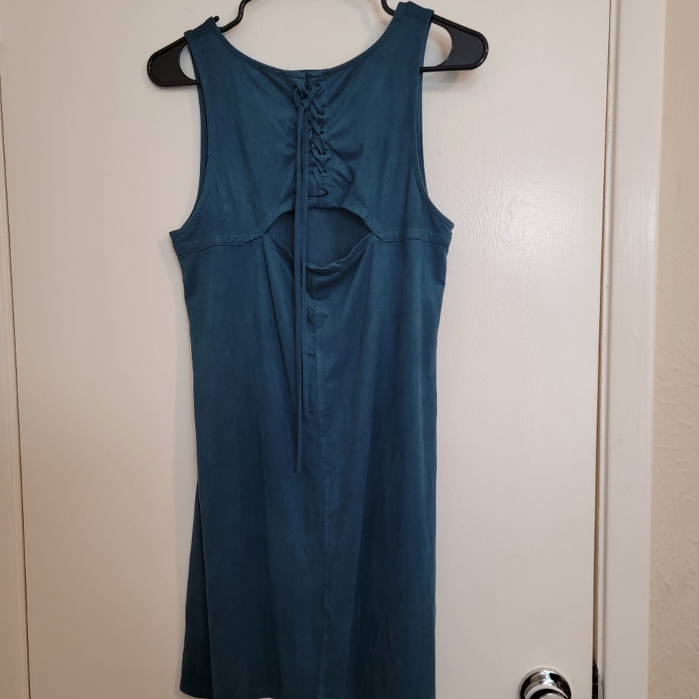 Dress - Picture 3 of 3
